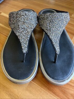 FitFlop Black Glitter Thong Sandals with Metallic Accents